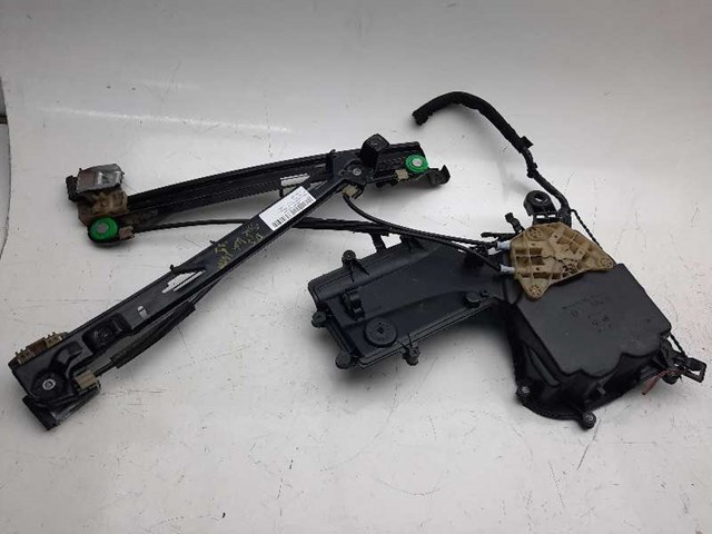 1K0959703M Motor del elevalunas de la puerta trasera izquierda comprar Girona