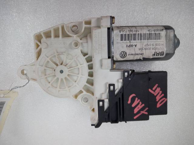 VAG 1K0959704B Motor del elevalunas de la puerta trasera derecha  en stock Terrassa