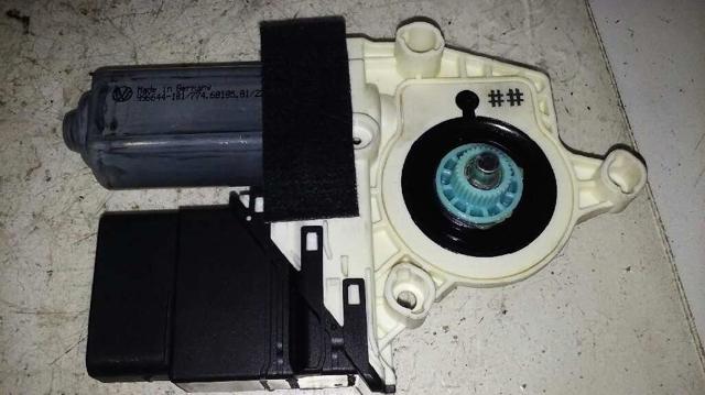 1K0959704B Motor del elevalunas de la puerta trasera derecha  disponible Málaga
