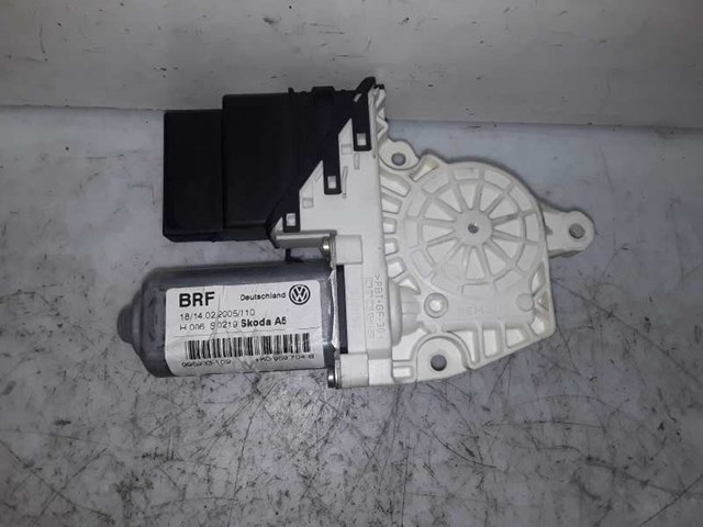 VAG 1K0959704B Motor del elevalunas de la puerta trasera derecha  comprar en Murcia