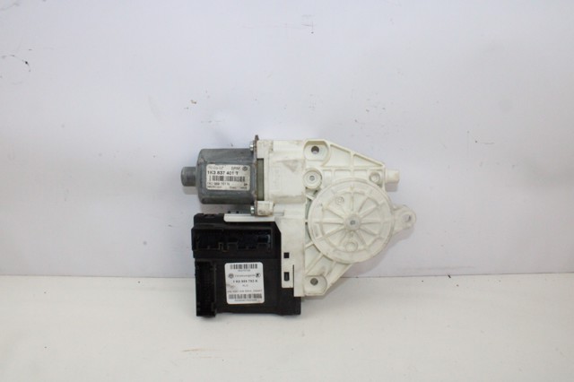 VAG 1K0959704B Motor del elevalunas de la puerta trasera derecha  en stock Terrassa