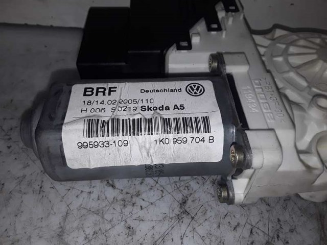 VAG 1K0959704B Motor del elevalunas de la puerta trasera derecha  en stock Terrassa