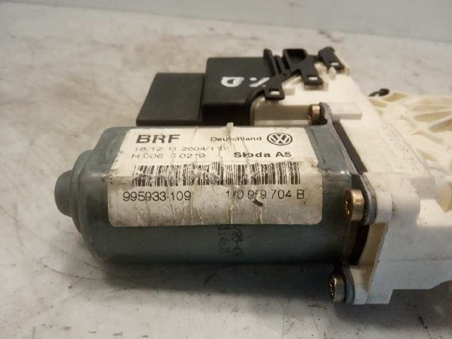 VAG 1K0959704E Motor del elevalunas de la puerta trasera derecha comprar Pamplona