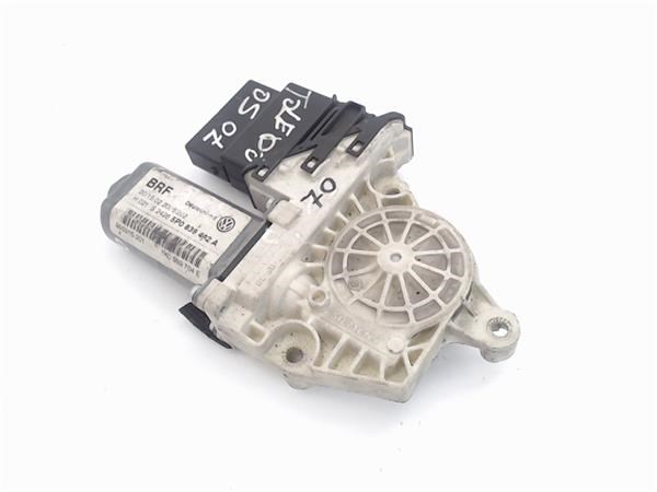 VAG 1K0959704E Motor del elevalunas de la puerta trasera derecha  disponible Lugo
