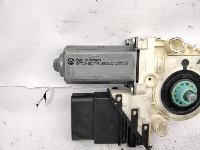 1K0959704F VAG Motor del elevalunas de la puerta trasera derecha  disponible Ourense