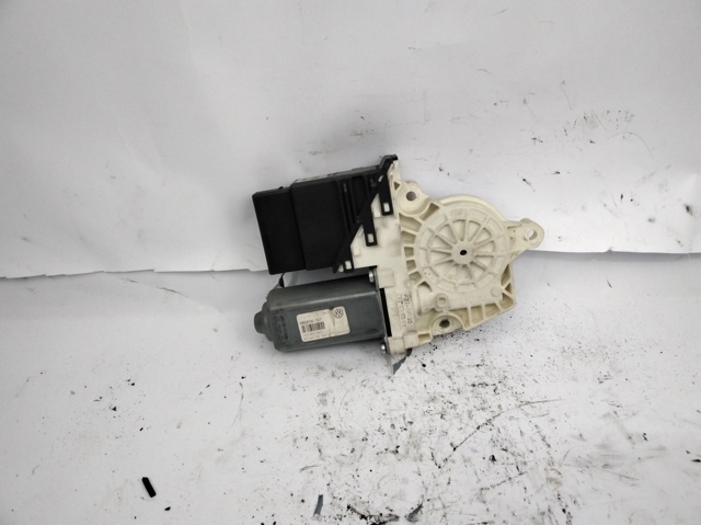 VAG 1K0959704F Motor del elevalunas de la puerta trasera derecha  disponible Valladolid