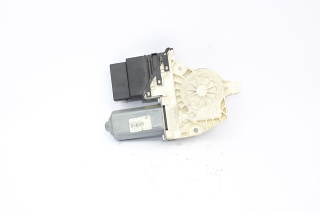 1K0959704F Motor del elevalunas de la puerta trasera derecha  disponible Málaga