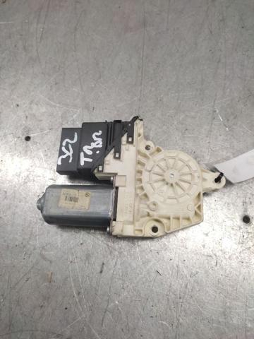 1K0959704P Motor del elevalunas de la puerta trasera derecha  disponible Burgos