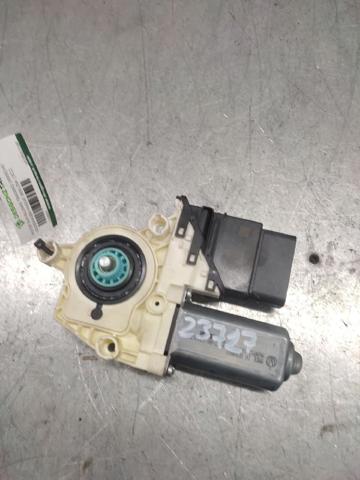 1K0959704P Motor del elevalunas de la puerta trasera derecha  en stock Sabadell