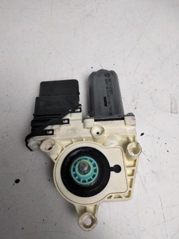 1K0959704P VAG Motor del elevalunas de la puerta trasera derecha  disponible Vigo