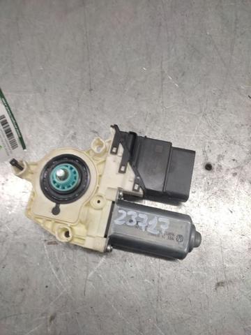 VAG 1K0959704P Motor del elevalunas de la puerta trasera derecha  disponible Lugo