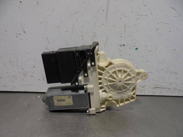 1K0959704P Motor del elevalunas de la puerta trasera derecha comprar Almería