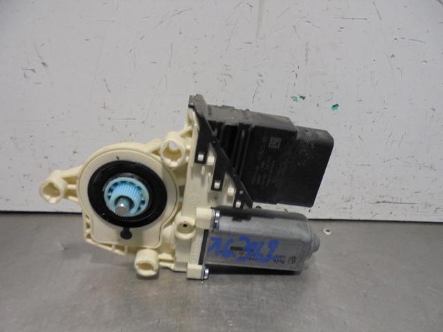 VAG 1K0959704P Motor del elevalunas de la puerta trasera derecha  en stock Salamanca