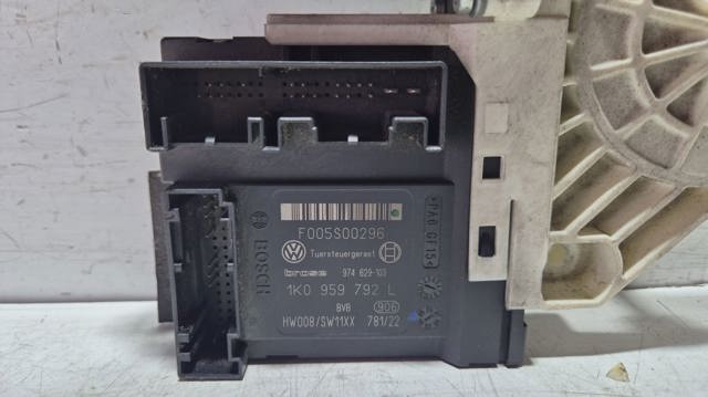 VAG 1K0959792L Motor del elevalunas de la puerta delantera derecha  en stock Salamanca