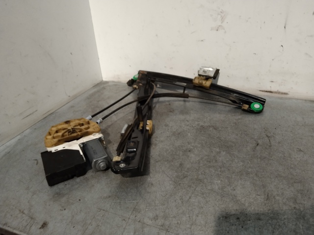 VAG 1K0959792L Motor del elevalunas de la puerta delantera derecha  en stock Terrassa