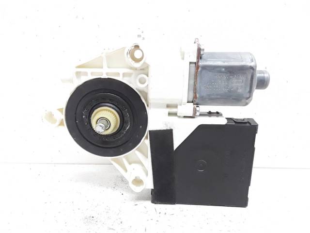 1K0959792L Motor del elevalunas de la puerta delantera derecha  en stock Castellón