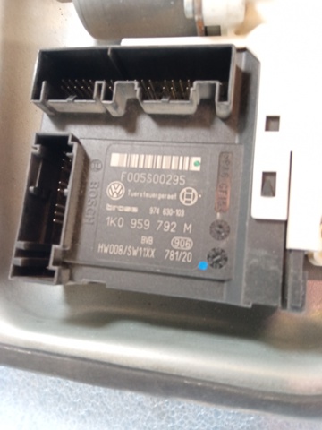 1K0959792M Motor del elevalunas de la puerta delantera derecha  en stock Castellón