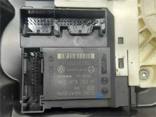 1K0959792M Motor del elevalunas de la puerta delantera derecha comprar Almería