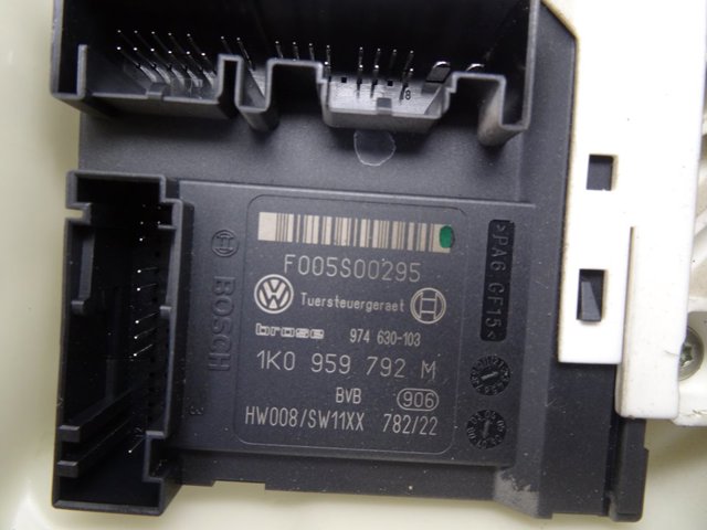 1K0959792M Motor del elevalunas de la puerta delantera derecha  comprar en Pontevedra