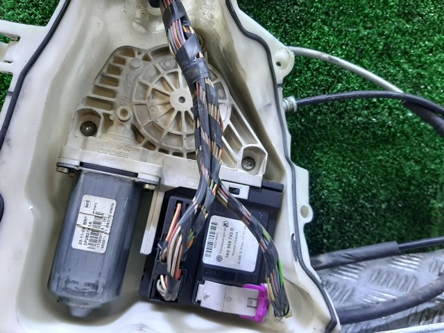 1K0959793D VAG Motor del elevalunas de la puerta delantera izquierda  comprar en Oviedo