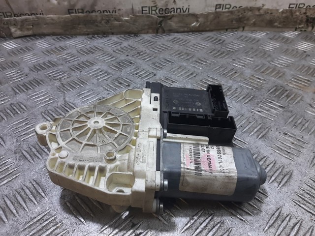 1K0959793H VAG Motor del elevalunas de la puerta delantera izquierda  disponible Vigo