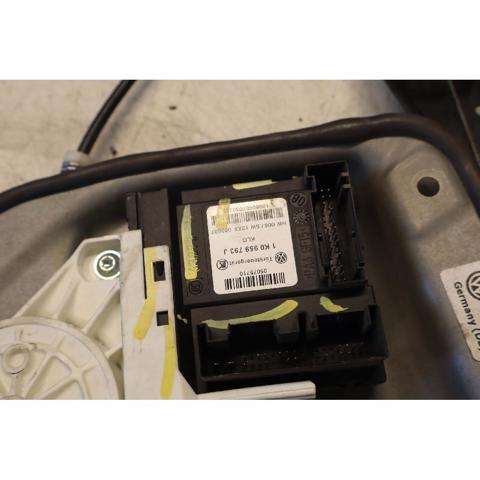 VAG 1K0959793J Motor del elevalunas de la puerta delantera izquierda  disponible Valladolid