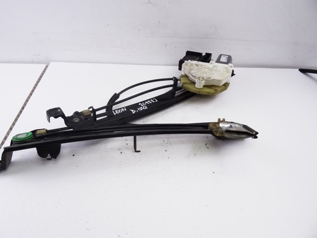1K0959793M Motor del elevalunas de la puerta delantera izquierda  comprar en Reus
