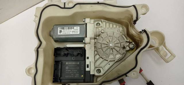 1K0959793M VAG Motor del elevalunas de la puerta delantera izquierda  disponible Vigo