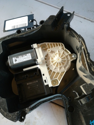 1K0959793M Motor del elevalunas de la puerta delantera izquierda  comprar en Zaragoza
