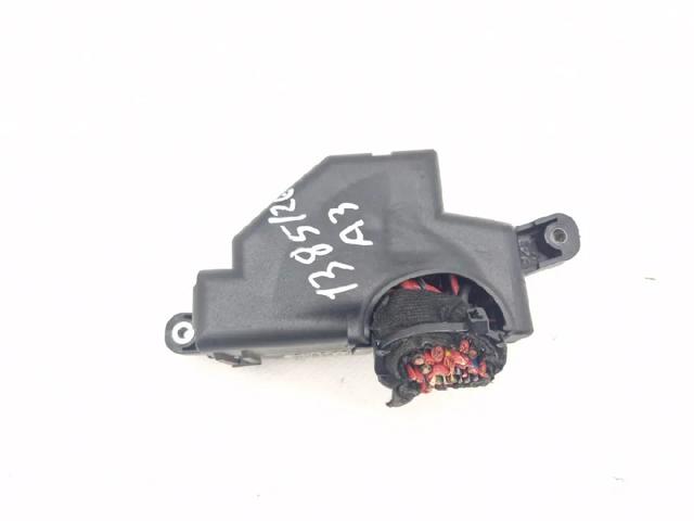 1K1941824 VAG Caja de fusibles comprar Bilbao