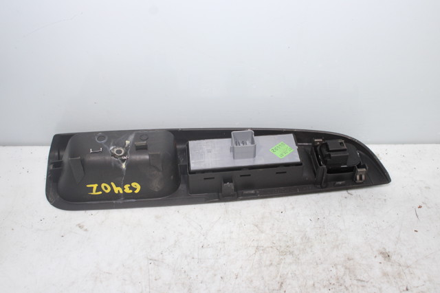 1K4868049C Manija interior de puerta delantera izquierda  comprar en Reus