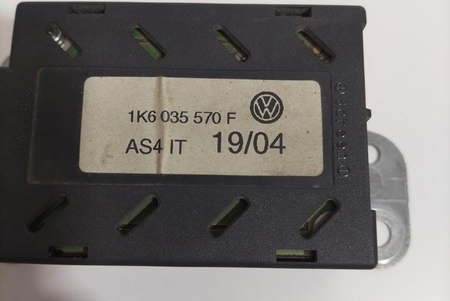 VAG 1K6035570F Amplificador de señal de antena  en stock Valencia