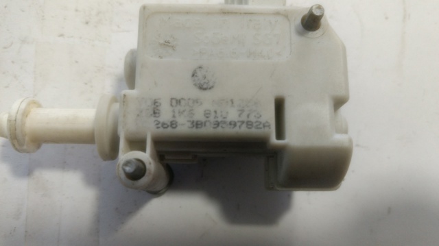 Motor apertura de tapa combustible 1K6810773 VAG