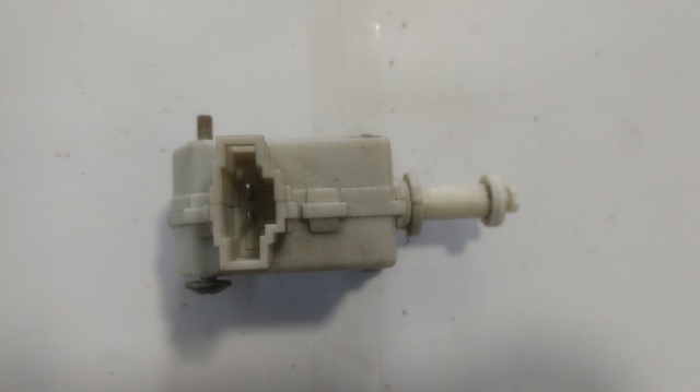 Motor apertura de tapa combustible 1K6810773 VAG