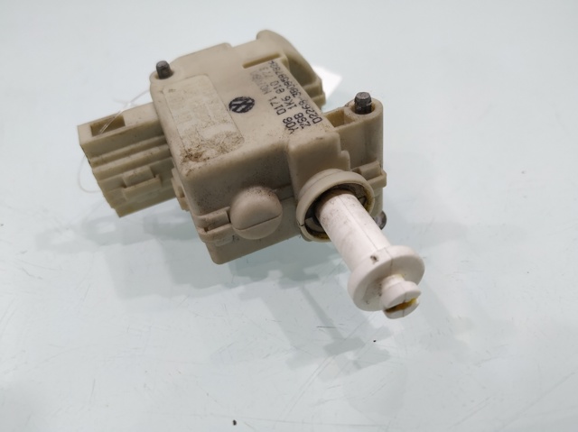 1K6810773 Motor de apertura de tapa de combustible  disponible Málaga
