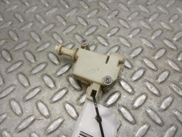 VAG 1K6810773 Motor tapa combustible  en stock Terrassa