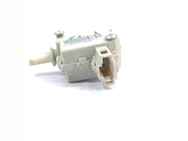 1K6810773 Motor de apertura de tapa de combustible  disponible Utrera