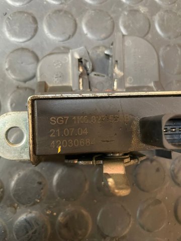 VAG 1K6827505B Cerradura de maletero comprar Barcelona