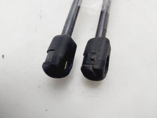 1K6827550F Amortiguador de la tapa del maletero  disponible Utrera