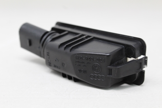 1K8943021 Luz matricula  en stock Sabadell