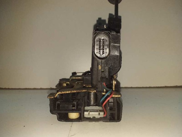 VAG 1L0837016 Cerradura de puerta delantera derecha  en stock Terrassa