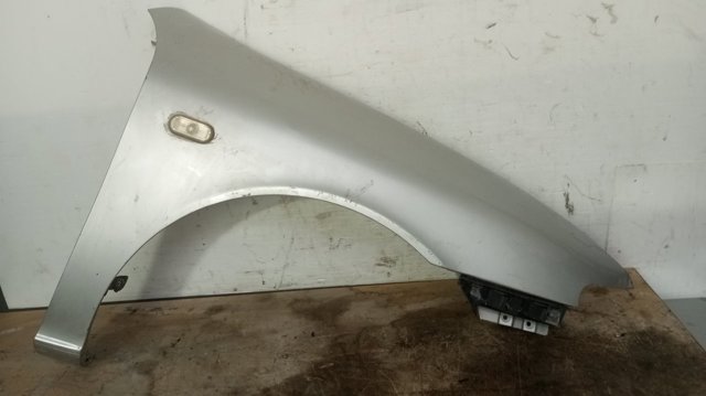 Aleta delantera derecha 1M0821022 VAG