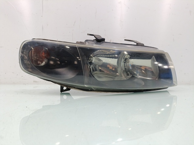 1M1941016 Faro derecho  en stock Sabadell