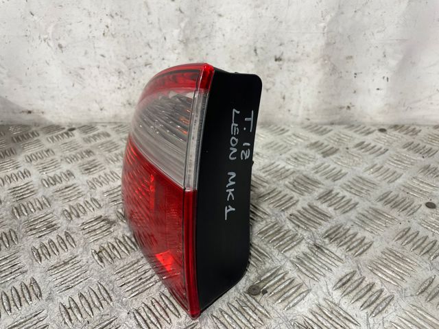 VAG 1M6945111 Piloto trasero exterior izquierdo  disponible Valladolid