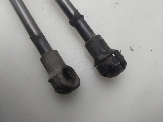 VAG 1P0827550 Amortiguador maletero  en stock Terrassa