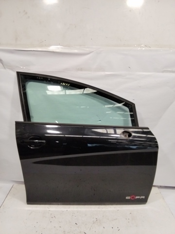 VAG 1P0831056A Puerta delantera derecha  en stock Salamanca