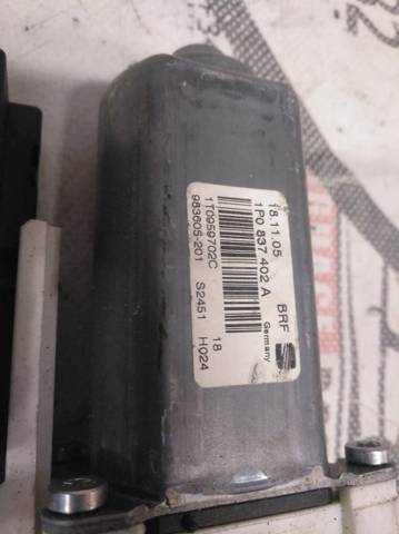 1P0837402A VAG Motor del elevalunas de la puerta delantera derecha  disponible Ourense