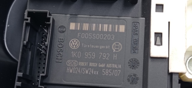 VAG 1P0837402A Motor del elevalunas de la puerta delantera derecha  disponible Valladolid