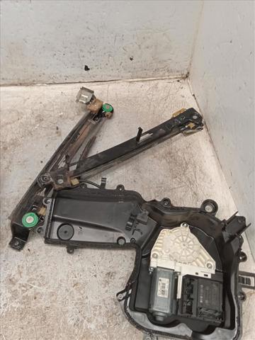 VAG 1P0837402A Motor del elevalunas de la puerta delantera derecha  comprar en Ponferrada