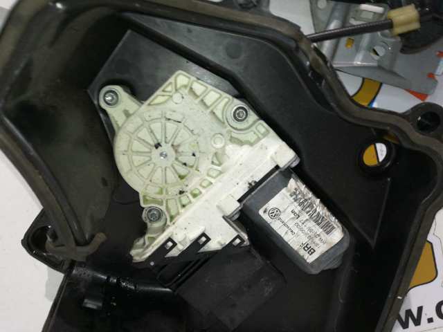 1P0839401B Motor del elevalunas de la puerta delantera izquierda  comprar en Pontevedra